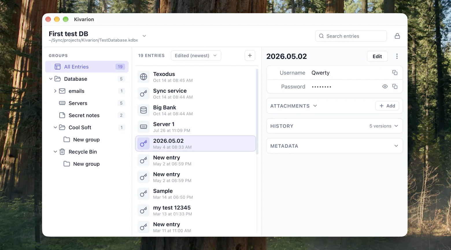 Kivarion window: a group tree on the left, the entry list in the middle and the selected entry with its username, hidden password, attachments and history on the right